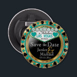 Décapsuleur Enregistrer la date Las Vegas - Turquoise<br><div class="desc">Décapsuleur. Vous vous mariez bientôt ? Une façon amusante et unique d'annoncer vos plans mariages. Enregistrez la Date pour votre Mariage un Bottle Opener prêt pour vous à personnaliser. Avec les mots "Save the Date" dans un style Las Vegas en faux or métallique, design turquoise et noir. 📌 Si vous...</div>