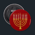 Décapsuleur Festif Menorah Hanoukka bougies élégant rouge<br><div class="desc">Faux bougies menorah en feuille d'or pour votre fête Hanoukka. Illustration de la menorah lunaire avec des étoiles blanches recouvertes de bougies célestes sur un socle de bougies menorah en faux or. Minorah minimaliste élégante étoile Hanoukka illustrée cadeaux de design et produits en papier.</div>