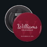 Décapsuleur Groomsmen de script personnalisé Nom et monogramme<br><div class="desc">Ajoutez une touche personnelle à votre mariage grâce à un ouvre-bouteille personnalisé pour groomsmen. Ce ouvre-bouteille contient le nom du marionnettiste personnalisé en style de police de script classique blanc avec des détails mariages en style de police de serif classique blanc et monogramme en style de police de serif classique...</div>