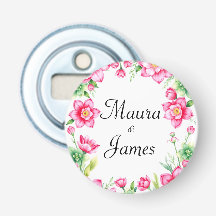 Ouverture de la bouteille du bouton à fleurs roses