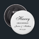 Décapsuleur Ouvrage de bouteille Customisée de script Groomsma<br><div class="desc">Cet ouvre-bouteille à bouton très classique et traditionnel avec le mot Groomsman (qui est personnalisable pour n'importe quel membre de la fête de mariage), le nom du marié dans une police de script, les noms de mariée et de mariée, et leur date de mariage serait parfait pour vos groommen. Ils...</div>