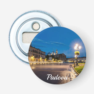 Décapsuleur Prato della Valle la nuit à Padova, Italie