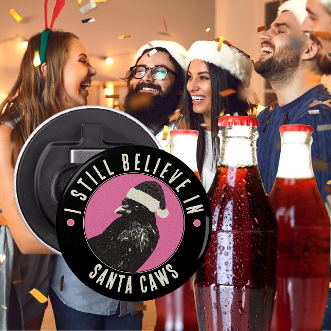 Décapsuleur Remplisseur de bas gothique rose et noir à tête de (Cute and functional, this "I still believe in Santa Caws" button bottle opener is a fun party add-on)