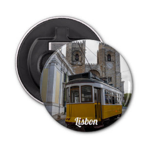Décapsuleur Tramway jaune sur la cathédrale de Lisbonne au Por