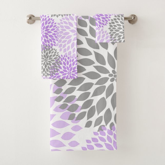 Décor de bain fleuri en dahlia gris lavande (En situation)