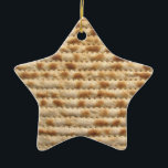 Décoration d'ornement d'étoile de flatbread de<br><div class="desc">matzah, matza, fin gourmet, pain azyme, matzoh, nourriture, biscuit, biscuits, drôle, frais, pâque, pesach, chag, juif, hébreu, juif, Israël, Yiddish, rabbin, bouffe, seder, judaica, yom, tov, "tov de yom", pains azymes, pesah, matzot, judaïsme, humour, humeur, "humour juif", "humeur juive", amusement, cacher, pessah, Pâques, religion, cadeau, cadeaux, "matzah d'amour", parve, Brooklyn,...</div>