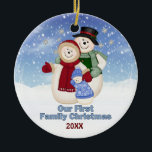 Décoration En Céramique 1er Noël Blue Frosty Snowman Famille<br><div class="desc">Frosty le Snowman avec Mme Frosty et bébé garçon Frosty avec des flocons de neige arrière - plan. Ils sont habillés pour l'hiver en écharpe, casquette et mitaines. L'ornement unique a une zone de date prête à vous customiser.</div>