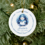 Décoration En Céramique 1er Noël du bébé Snowman 2 photos recto verso<br><div class="desc">Simplement parfait 2 Side Photo Le premier ornement de Noël de bébé avec un doux petit bonhomme de neige portant un casquette bleu, foulard et mitaines avec une couronne dessinée à la main moderne.</div>