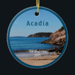 Décoration En Céramique Acadia Sand Beach<br><div class="desc">Parc national Acadia Sand Beach Maine Ornament. La première étape de la boucle du parc national Acadia est Sand Beach. Personnalisez cette belle image haute résolution avec votre nom de famille et l'année de votre visite. Vous pouvez également changer la photo avant avec une photo de vacances et la belle...</div>