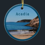 Décoration En Céramique Acadia Sand Beach<br><div class="desc">Parc national Acadia Sand Beach Maine Ornament. La première étape de la boucle du parc national Acadia est Sand Beach. Personnalisez cette belle image haute résolution avec votre nom de famille et l'année de votre visite. Vous pouvez également changer la photo avant avec une photo de vacances et la belle...</div>