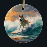 Décoration En Céramique Akita Beach Surf Peinture<br><div class="desc">Plongez dans le monde ludique de l'aventure canine avec cette peinture captivante. Un chien en ébullition se rend aux vagues, chevauchant habilement le surf sur une plage baisée par le soleil. L'oeuvre d'art vibrante capte magnifiquement l'essence de l'excitation au bord de la plage tandis que le chien court sans crainte...</div>