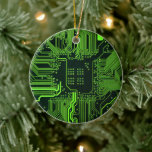 Décoration En Céramique Art de motif de piste de carte de circuit imprimé<br><div class="desc">Donnez à vos accessoires une esthétique high-tech avec ce graphique haute définition représentant une carte de circuit imprimé (PCB) nue. Conçu pour ceux qui apprécient l'architecture fondamentale de la technologie numérique, ce visuel met en valeur la beauté minimaliste d'un masque de soudure vert profond accentué par un réseau complexe de...</div>