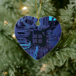 Décoration En Céramique Art de motif de traçage de carte de circuit imprim<br><div class="desc">Donnez à vos accessoires une esthétique high-tech avec ce graphique haute définition représentant une carte de circuit imprimé (PCB) nue. Conçu pour ceux qui apprécient l'architecture fondamentale de la technologie numérique, ce visuel met en valeur la beauté minimaliste d'un masque de soudure bleu profond accentué par un réseau complexe de...</div>