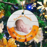 Décoration En Céramique Automne Nouveau-né Photo bébé Citrouille double fa<br><div class="desc">Ce magnifique et moderne ornement photo Thanksgiving nouveau-né présente une photo de votre nouveau bébé doux sous les mots Notre Petit Citrouille en orange. Cette jolie photo d'automne avec du bois blanc branché derrière la tache des pompes est un cadeau élégant de gardienne de bébé pour une Halloween ou Thanksgiving...</div>