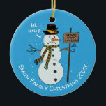 Décoration En Céramique Bah Humbug Grumpy Christmas Snowman Introduire<br><div class="desc">Bah humbug ! Ce design amusant est parfait pour un dîner de Noël, un cadeau d'hôte ou d'hôtesse, ou toute personne un peu antisociale et préférerait éviter la foule cette saison des fêtes. Un bonhomme de neige portant un casquette et une écharpe portant une pancarte sur laquelle on peut lire...</div>