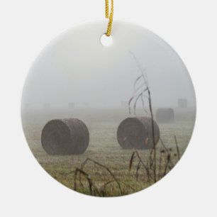 Décoration En Céramique Balles De Foin Dans Le Fog