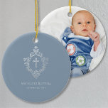 Décoration En Céramique Baptême garçon Croix Vintage bleu Dusty en crête<br><div class="desc">Un design religieux élégant avec une croix dans une crête vintage, approprié pour le baptême d'un garçon. L'écusson et la croix sont faux feuille d'argent, l'arrière - plan est bleu poussiéreux. Sous la crête, en petits casquette, il y a le nom, l'occasion et la date, dans une couleur similaire. La...</div>