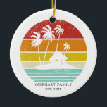 Décoration En Céramique Beach House Vacances Famille Réunion de Noël<br><div class="desc">Customisez ces modèles rétro de camping pour votre plage ou maison de lac en ajoutant votre nom de famille ou texte personnalisé, et année. J’espère que ce n’est pas seulement le design cool qui a attiré votre attention, mais le fait que vous ne le retrouverez jamais dans un grand magasin...</div>