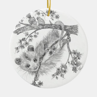 Décoration En Céramique Bébé Opossum se tient sur les branches d'arbre