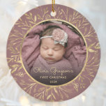 Décoration En Céramique Bébés 1ère photo de Noël Gold Foliage Rose rond<br><div class="desc">Célébrez le premier Noël du bébé avec ce magnifique ornement de gardien. Remplacez facilement l'exemple d'image par votre photo préférée et customisez-le avec le nom du bébé en caractères de caractères or et l'année ci-dessous. Un dégradé noir aide à faire apparaître le texte. La photo est mise en scène par...</div>