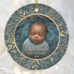 Décoration En Céramique Bébés 1ère photo de Noël Gold Foliage Turquoise ro<br><div class="desc">Célébrez le premier Noël du bébé avec ce magnifique ornement de gardien. Remplacez facilement l'exemple d'image par votre photo préférée et customisez-le avec le nom du bébé en caractères de caractères or et l'année ci-dessous. Un dégradé noir aide à faire apparaître le texte. La photo est agrémentée d'un cadre rond...</div>