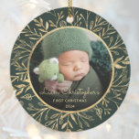 Décoration En Céramique Bébés 1ère photo de Noël Gold Foliage vert ronde<br><div class="desc">Célébrez le premier Noël du bébé avec ce magnifique ornement de gardien. Remplacez facilement l'exemple d'image par votre photo préférée et customisez-le avec le nom du bébé en caractères de caractères or et l'année ci-dessous. Un dégradé noir aide à faire apparaître le texte. La photo est agrémentée d'un cadre rond...</div>