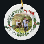 Décoration En Céramique Belle aquarelle rouge et verte Photo de Noël<br><div class="desc">Une belle aquarelle verdure et une couronne de fraise rouge encadre votre photo sur ce décor de vacances exceptionnel. L'ornement a une typographie simple et élégante,  et il y a de la place pour ajouter votre message personnel.</div>