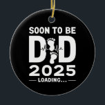 Décoration En Céramique Bientôt Être Papa Est 2025 Nouveau Père À Être<br><div class="desc">Bientôt Être Papa Est 2025 Nouveau Père À Être</div>