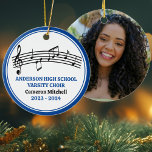 Décoration En Céramique Bleu High School Varsity Choir Personnalisé Noël<br><div class="desc">Cet ornement moderne de Noël de chorale bleue de l'école secondaire porte le nom de l'élève et de la chorale sous le personnel musical avec la clef et des notes de musique. Personnaliser pour un chanteur, un professeur de chorale ou un réalisateur pour un grand cadeau de remise de diplômes....</div>