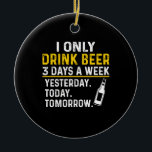 Décoration En Céramique Boire de la bière Je ne bois que de la bière Anniv<br><div class="desc">Boire de la bière Je ne bois que de la bière Anniversaire</div>