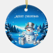 Bonhomme de neige joyeux dans une forêt enneigée
