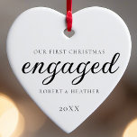 Décoration En Céramique Cadeau Fiançailles Personnalisé Pour Noël<br><div class="desc">Célébrez votre fiançailles avec notre cadeau de Fiançailles personnalisé engagé pour l'ornement en céramique de Noël. Ce design élégant, minimaliste et propre en noir et blanc classique est l'ajout parfait à vos ornements de sapin de Noël, capturant l'essence d'un Noël simple et minimaliste. Customisé de vos noms et de la...</div>