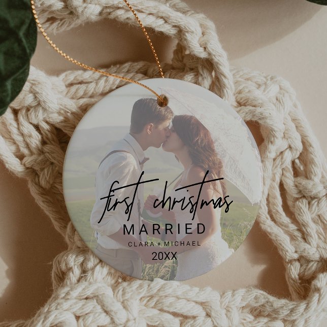 Décoration En Céramique Calligraphie Whimsical Faded Photo Marié (Whimsical Calligraphy Faded Photo Married Ceramic Ornament)