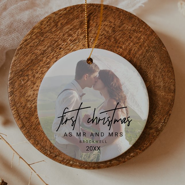 Décoration En Céramique Calligraphie Whimsical Faded Photo Mr et Mrs. (Whimsical Calligraphy Faded Photo Mr and Mrs Ceramic Ornament)