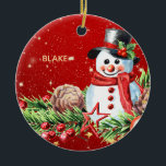 Décoration En Céramique Chapeau supérieur Snowman - Garde-bébé Personnalis<br><div class="desc">Apportez un charme fantaisiste à vos décorations de vacances avec l'Ornement Snowman souriant! Ce design festif présente un ravissant bonhomme de neige aquarelle portant un chapeau noir classique orné d'un ruban rouge et de feuilles saints aux baies. Son joyeux museau rouge, son corps boutonné et son sourire chaleureux sont entourés...</div>