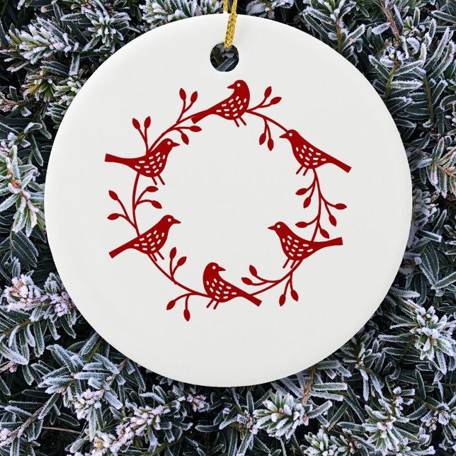 Décoration En Céramique Chemise d'oiseau rouge sur blanc Scandi moderne (Red and white Scandinavian bird wreath Christmas ornament)