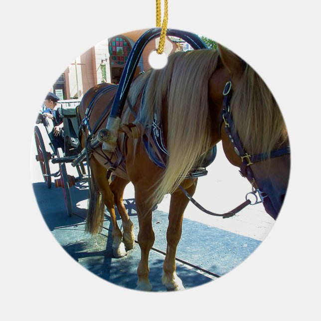 Décoration En Céramique Cheval et chariot en attente pour les clients (Devant)