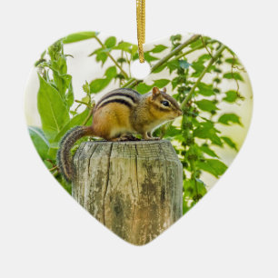 Décoration En Céramique Chipmunk sur un poteau de clôture