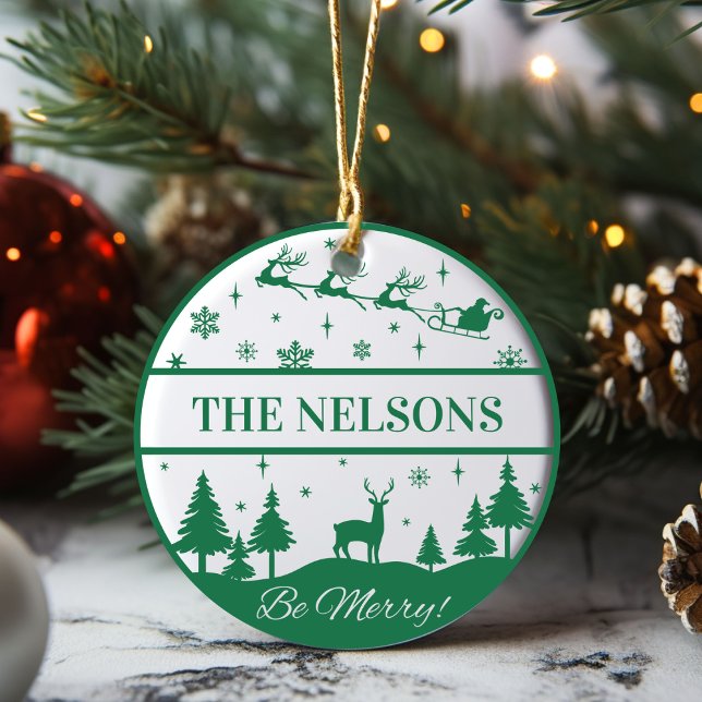 Décoration En Céramique Classic Père Noël et Sleigh Family Keepsaké Person (Classic Santa and Sleigh Family Keepsake Custom Ceramic Ornament. Just add your family name!)