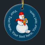 Décoration En Céramique Comptable Snowman<br><div class="desc">Un bonhomme de neige portant un casquette et un foulard avec des signes en dollars et tenant une calculatrice avec un 1040 au sol est une drôle de conception de cadeaux comptables pour les étudiants en comptabilité, les CPA et les préparateurs fiscaux.</div>