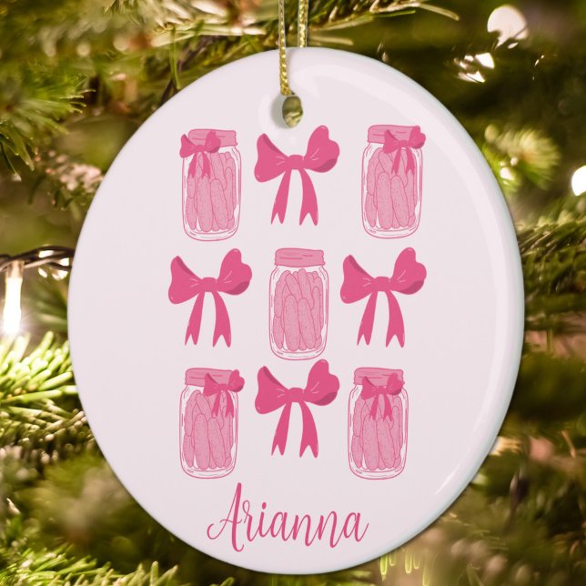 Décoration En Céramique Coquette rose chaud Pickle Jar et Bow Personnalisé (Hot Pink Coquette Pickle Jar and Bow Personalized Ornament)