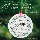 Décoration En Céramique Couple engagé | Notre premier Noël<br><div class="desc">Couple engagé | Notre premier ornement de Noël | Céramique personnalisée. Engagé et célébrant Noël pour la première fois en couple, ce mignon "Notre premier Noël" ornement en céramique est un cadeau parfait. Customisez-le en modifiant les noms et la date mariage/fiançailles. Le dos de l'ornement a "notre premier Noël" écrit...</div>