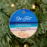 Décoration En Céramique Couples Prénom de Noël Date Tropical Beach<br><div class="desc">Notre premier Noël avec les couples nom et date script ornament garde avec le script blanc sur un arrière - plan de plage tropicale. Il suffit d'ajouter les noms et la date sur le devant et une joyeuse nouvelle année imprimée au verso. Choisissez votre style.</div>