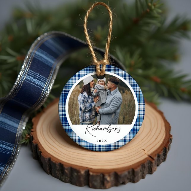 Décoration En Céramique Cuisine marine et toile bleue Plaid Photo famille (Cozy Navy and Blue Plaid fabric Family Photo Ceramic Ornament)