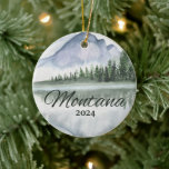 Décoration En Céramique Custom Montana Aquarelle Montagne Aiguilles Lac Tr<br><div class="desc">Sympa personnalisable western mountain Trip souvenir. Personnalisation : Changez la légende et l'année pour la rendre unique.</div>