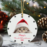 Décoration En Céramique Cute Scottish Pold Cat Santa Hat Paw Personnalisé<br><div class="desc">Célébrez votre ami de félin avec notre Ornement Personnalisé Cute Scottish Fold Cat Empreinte de patte Cat. Cet ornement personnalisé présente un design écossais chic Fold empreinte de patte, ce qui en fait un endroit idéal pour les amoureux de les chats. Conçu avec soin, il ajoute une touche d'élégance à...</div>