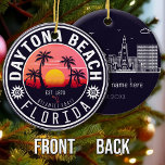Décoration En Céramique Daytona Beach Florida Retro Sunset Souvenirs 80s<br><div class="desc">Daytona Beach Florida Vintage 60s Souvenirs. Daytona Beach Florida - Retro Tropical Palm Tree 60s Souvenirs design Vintage fait un grand cadeau de Noël ou d'anniversaire pour les fans de Daytona Beach plage. Le design rétro de l'ambiance estivale est un cadeau parfait pour les amateurs de voyage et de destination...</div>