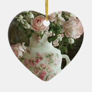 Décoration En Céramique De jolies roses roses dans une vieille théière en 