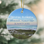 Décoration En Céramique Destin Florida Beach Custom Famille Voyage Noël<br><div class="desc">Ce magnifique décor de Noël de plage de Destin en Floride présente le somptueux coucher de soleil rose et orange qui touche doucement les vagues de l'océan au-dessus du sable et de l'herbe de mer. Magnifique souvenir de souvenirs balnéaire avec date de voyage personnalisée et nom de famille pour votre...</div>
