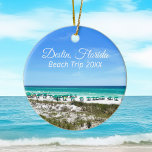 Décoration En Céramique Destin Florida Beach vacances Keepsaké Noël<br><div class="desc">Cette magnifique plage de Destin Florida vacances gardienne de Noël ornement présente les jolies eaux bleu vert de l'océan de Sandestin le long de la côte. De jolis parapluies turquoises et bleus bordent le bord de mer en été devant l'herbe de la mer. Joli script blanc cursif pour ma ville...</div>